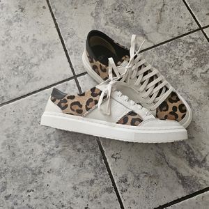 UGG SHOES WOMAN'S SIZE 10